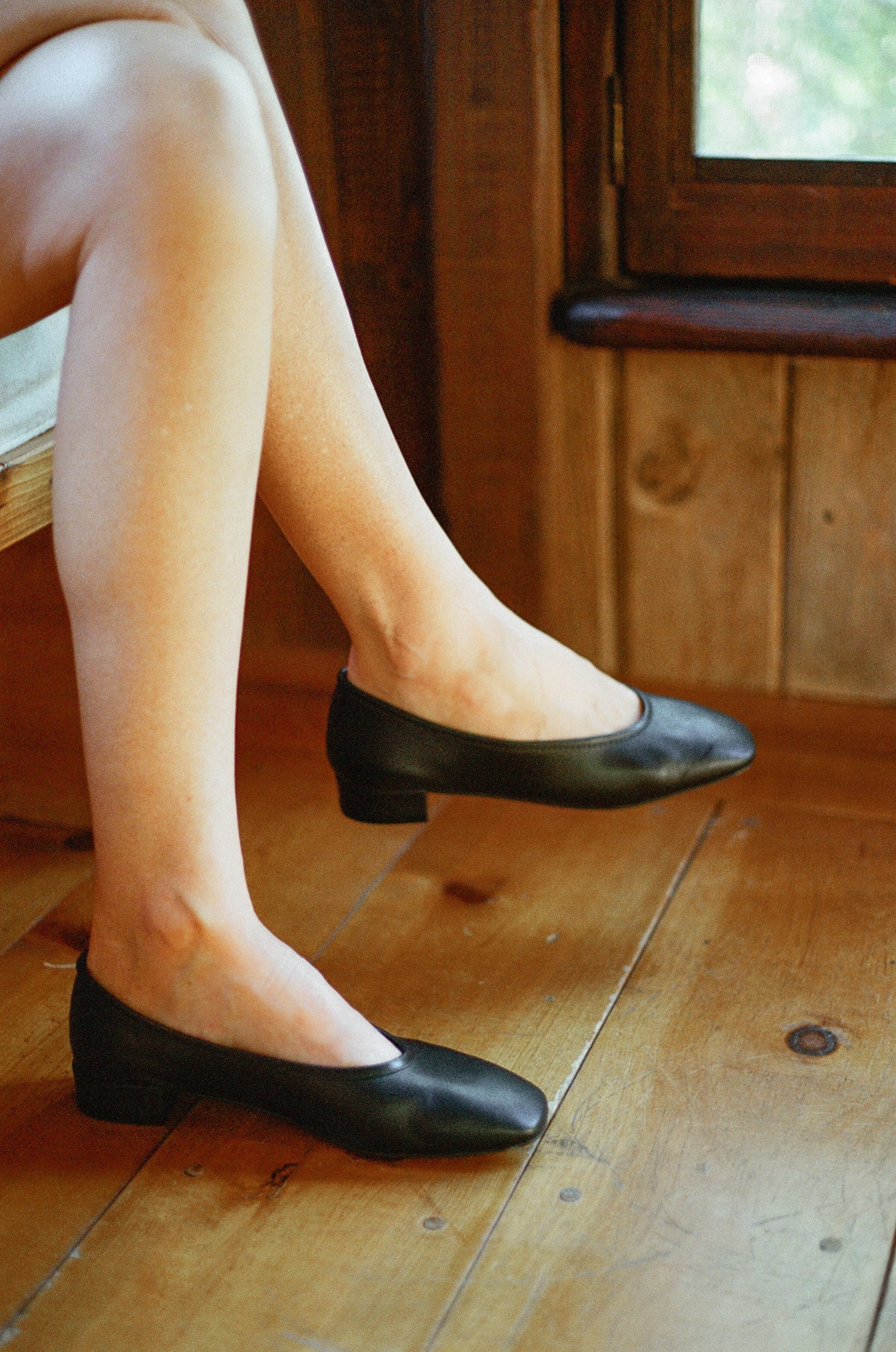 Beatrice in Black - Image 4