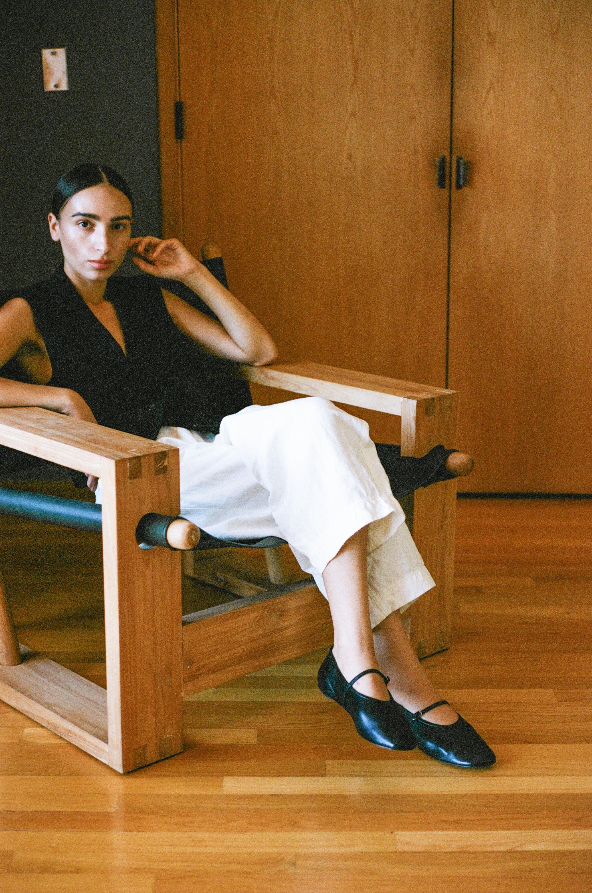Daria in Black - Image 5