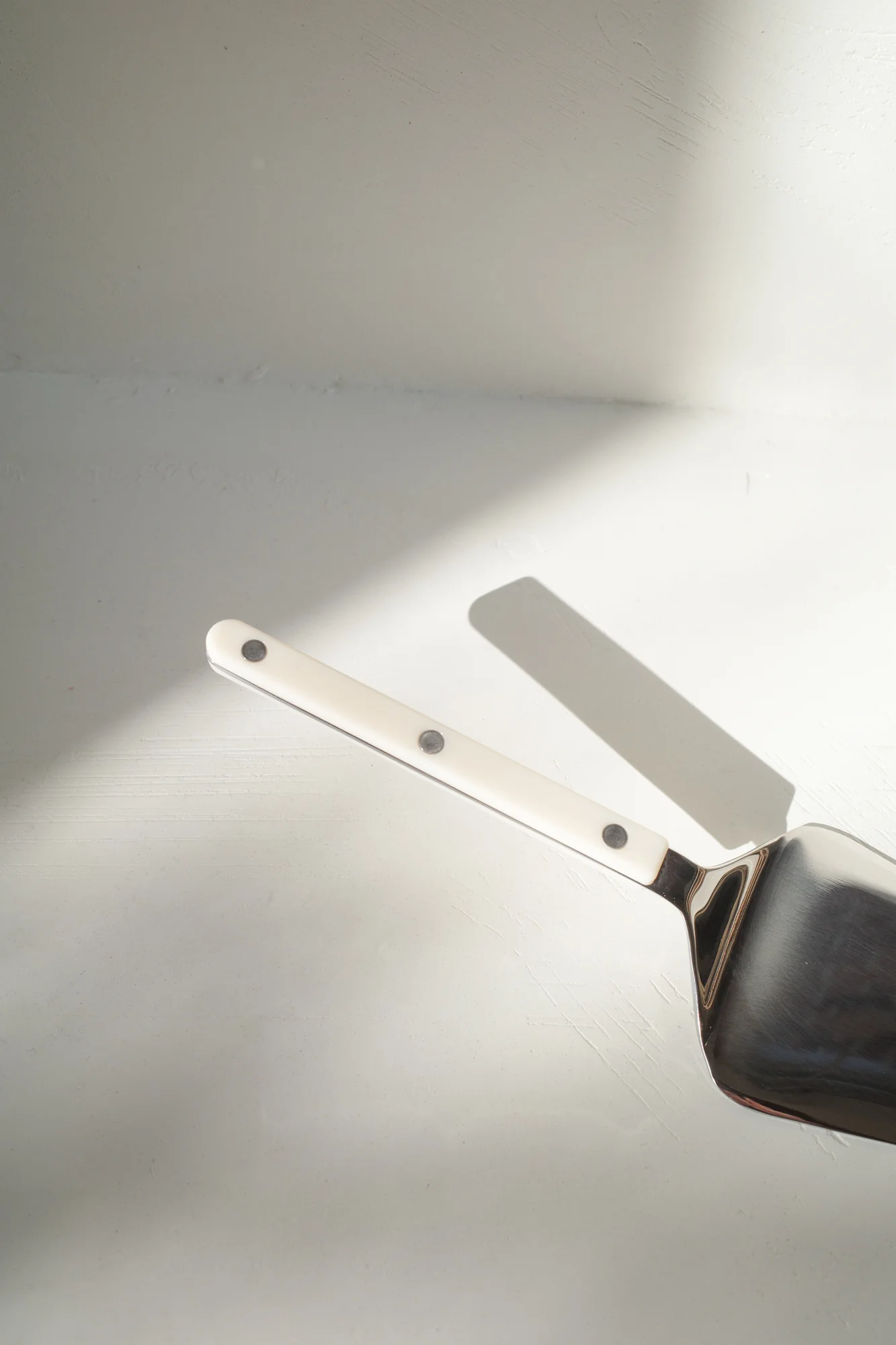 Ivory Tart Server - Image 3
