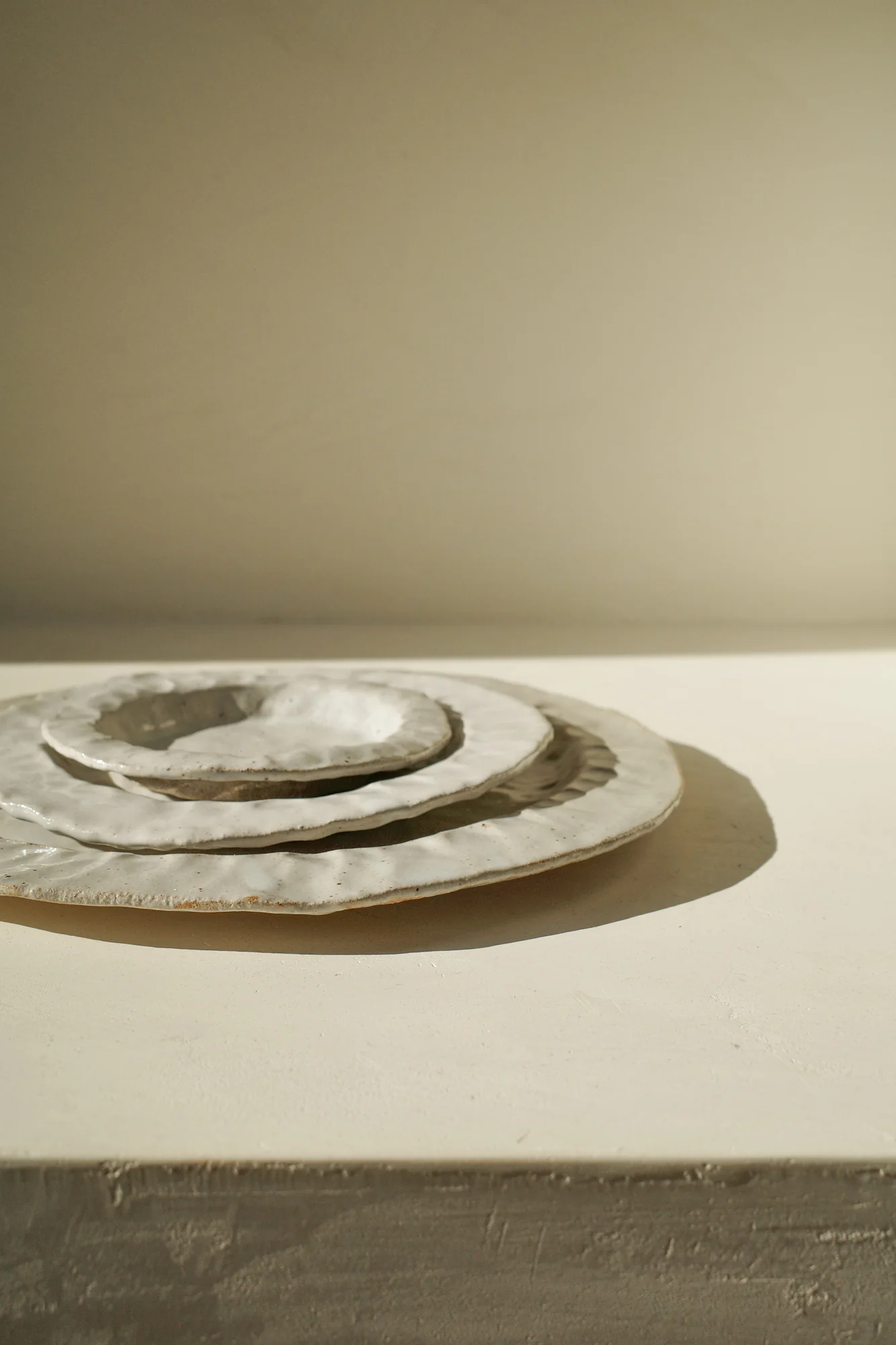 Plat in Chalk by Estudio Vernís - Image 3